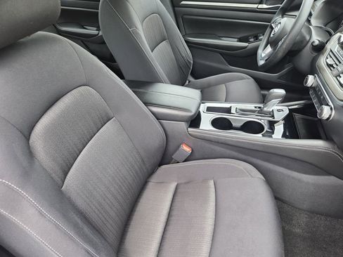Used 2023 Nissan Altima 2.5 SV FWD image 19