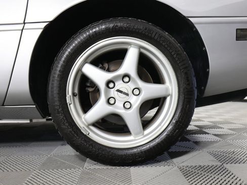 Used 1996 Chevrolet Corvette Coupe RWD image 8