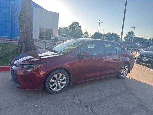 Used 2024 Toyota Corolla LE FWD image 2