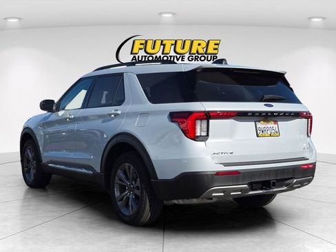 Certified 2025 Ford Explorer Active w/ Active Comfort Package AWD/4WD image 8