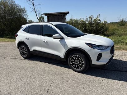 New 2025 Ford Escape SE