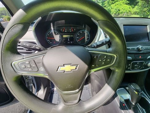 Used 2020 Chevrolet Equinox LS w/ LS Convenience Package FWD image 16