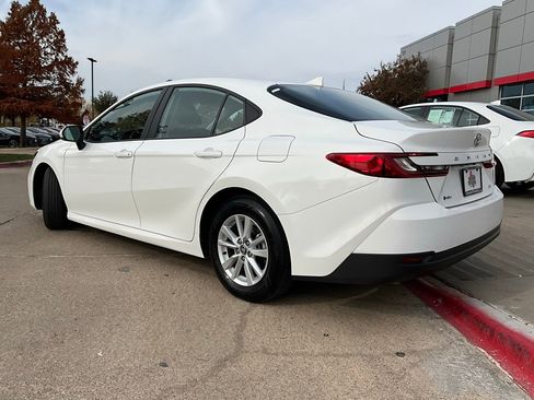 Used 2025 Toyota Camry LE image 8
