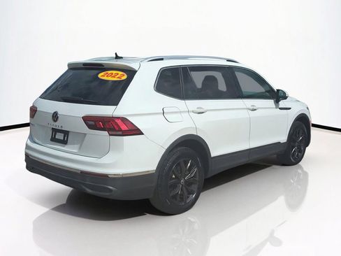 Used 2022 Volkswagen Tiguan SE w/ Panoramic Sunroof Package FWD image 5