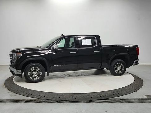 Used 2025 GMC Sierra 1500 SLT image 4