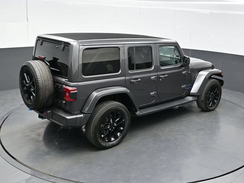 Used 2021 Jeep Wrangler Unlimited Sahara AWD/4WD image 35