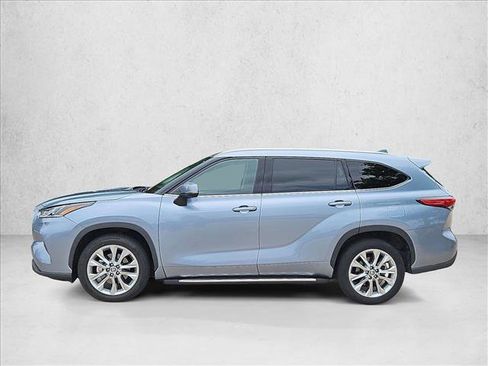 Used 2022 Toyota Highlander Limited FWD image 9