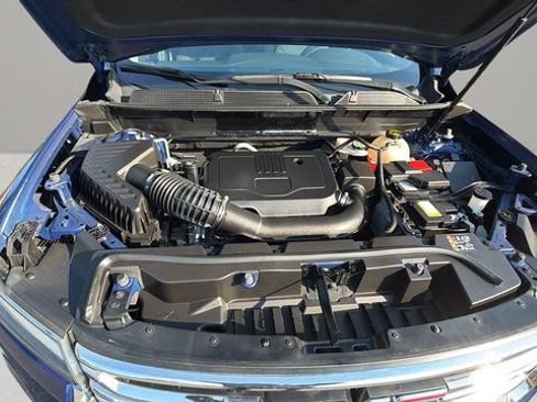 Used 2023 GMC Acadia SLE w/ Driver Convenience Package FWD image 32