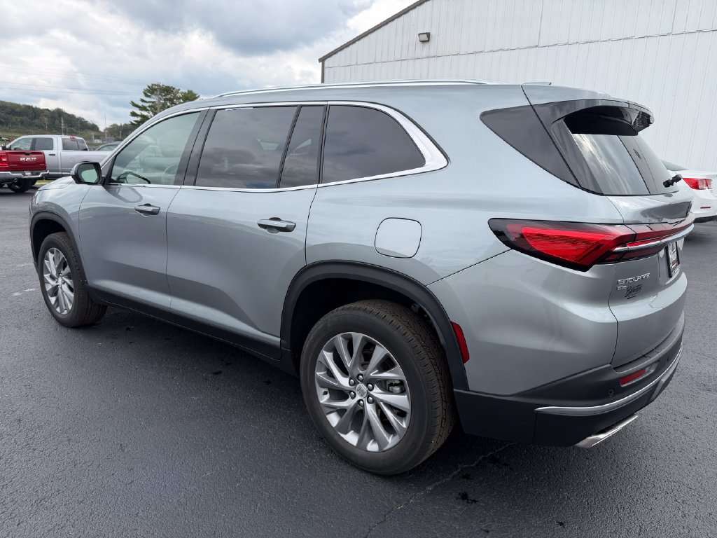 Used 2025 Buick Enclave Preferred AWD/4WD image 7