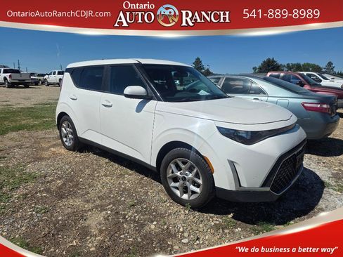 Used 2023 Kia Soul LX w/ LX Technology Package FWD image 1