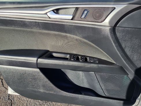 Used 2017 Ford Fusion SE w/ Equipment Group 201A image 12