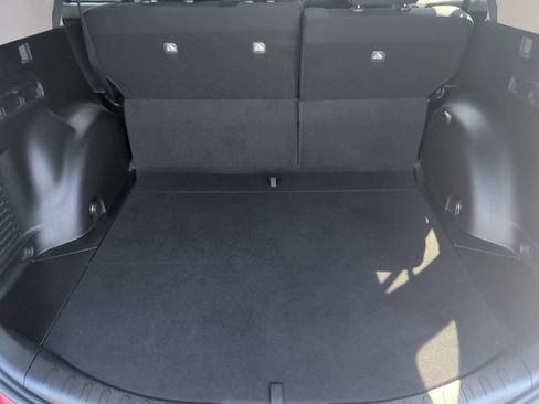 Used 2018 Toyota RAV4 LE FWD image 33