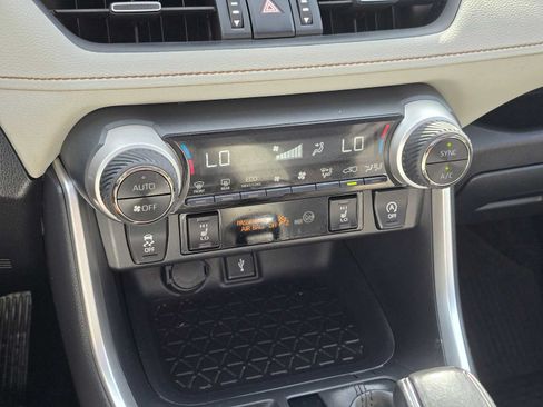 Used 2021 Toyota RAV4 XLE Premium AWD/4WD image 25