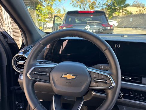 Used 2025 Chevrolet Equinox LT image 34