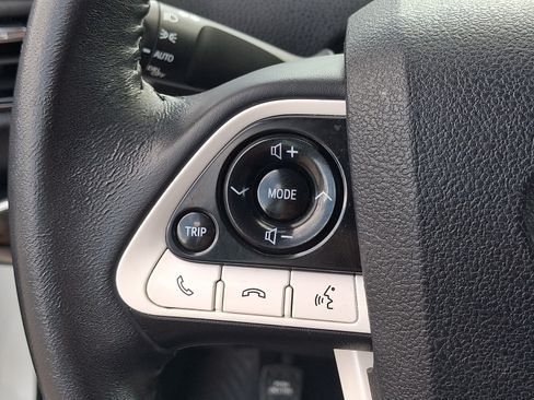 Used 2018 Toyota Prius Prime Premium FWD image 17