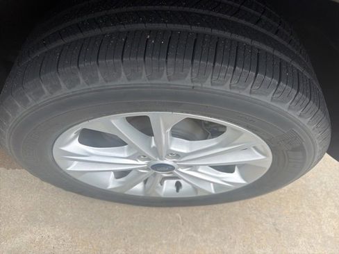 Used 2019 Ford Escape SE image 5