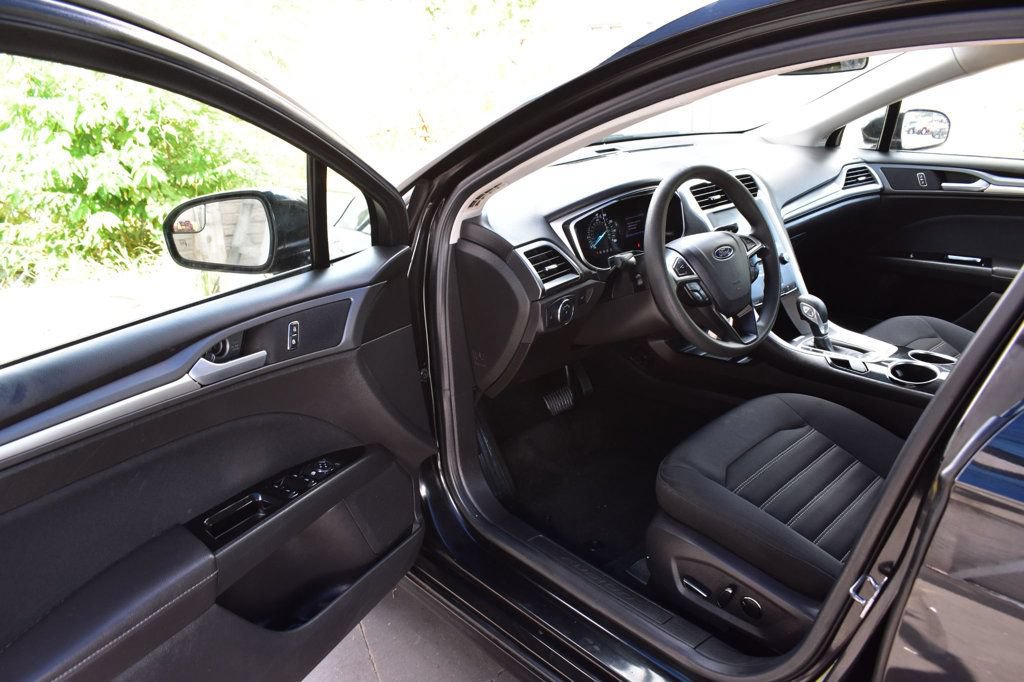 Used 2013 Ford Fusion SE FWD image 14