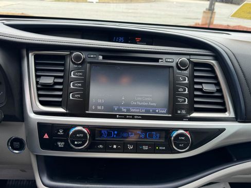 Used 2018 Toyota Highlander XLE image 20