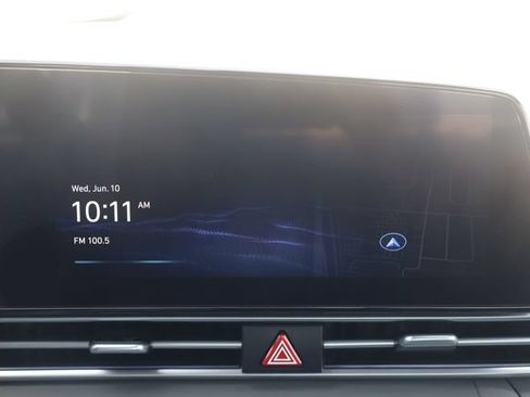 Used 2025 Hyundai Elantra SEL FWD image 17