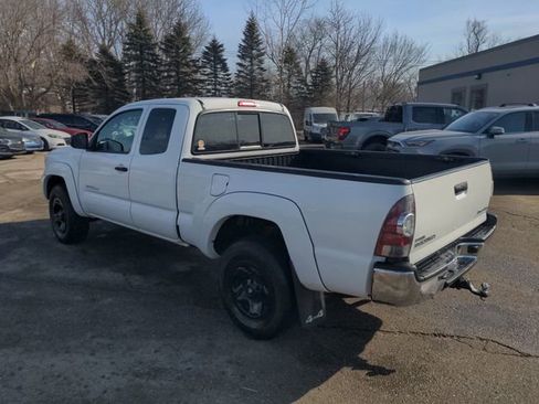 Used 2013 Toyota Tacoma 4x4 Access Cab V6 w/ SR5 Pkg image 3