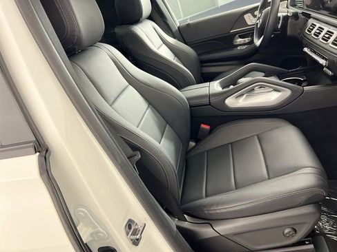 Used 2025 Mercedes-Benz GLS 450 4MATIC image 29