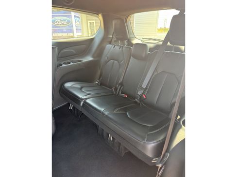 Used 2024 Chrysler Pacifica Limited FWD image 15