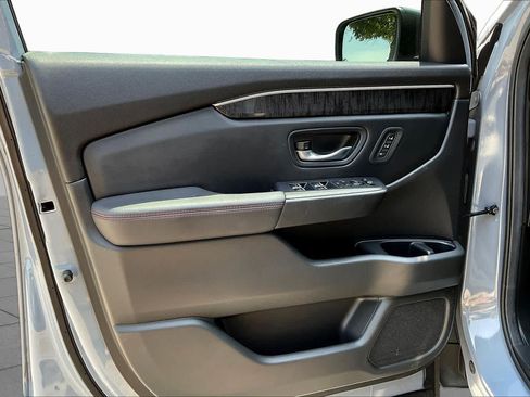 Used 2025 Honda Pilot Black Edition image 43