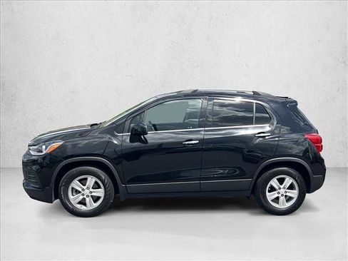 Used 2020 Chevrolet Trax LT w/ LT Convenience Package image 8
