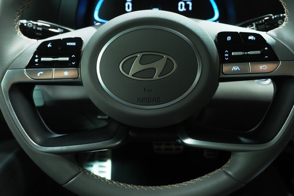 Certified 2026 Hyundai Elantra Sport FWD image 17