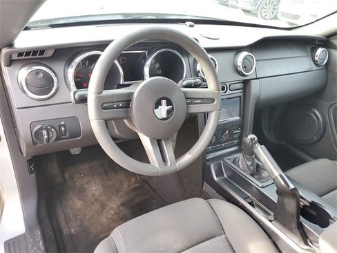 Used 2005 Ford Mustang Deluxe image 9