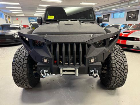 Used 2023 Jeep Gladiator Sport image 2