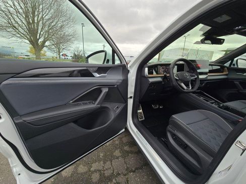 New 2026 Volkswagen Tiguan SEL R-Line image 23