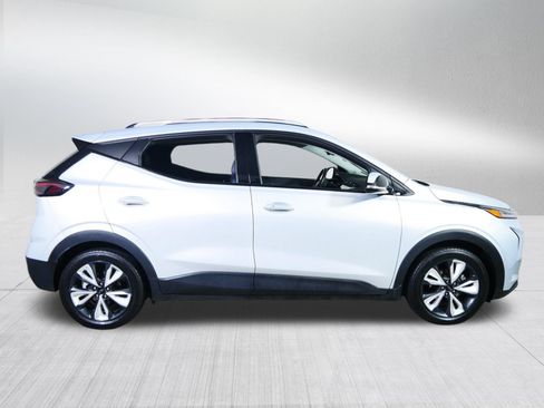 Used 2023 Chevrolet Bolt EUV LT w/ Convenience Package FWD image 8