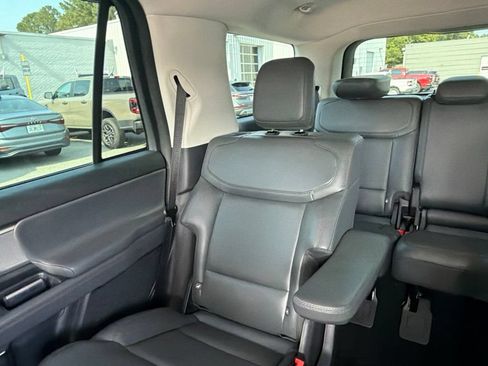 Used 2025 Ford Expedition Active AWD/4WD image 14