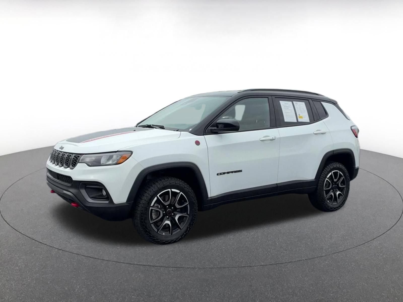 Used 2025 Jeep Compass Trailhawk AWD/4WD image 7