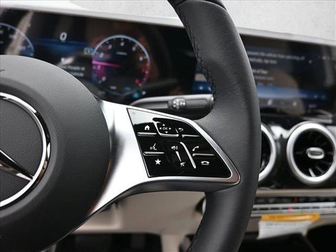 Certified 2025 Mercedes-Benz GLA 250 4MATIC image 16