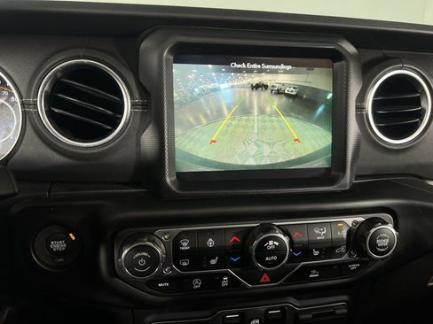 Used 2023 Jeep Wrangler Sahara w/ Cold Weather Group image 21