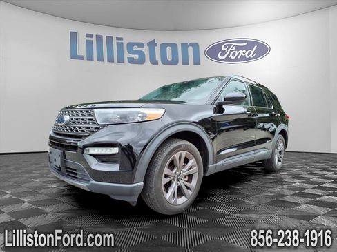 Used 2022 Ford Explorer XLT w/ Equipment Group 202A image 3