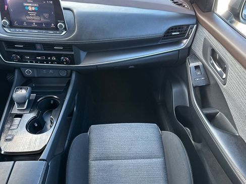 Used 2023 Nissan Rogue SV image 29