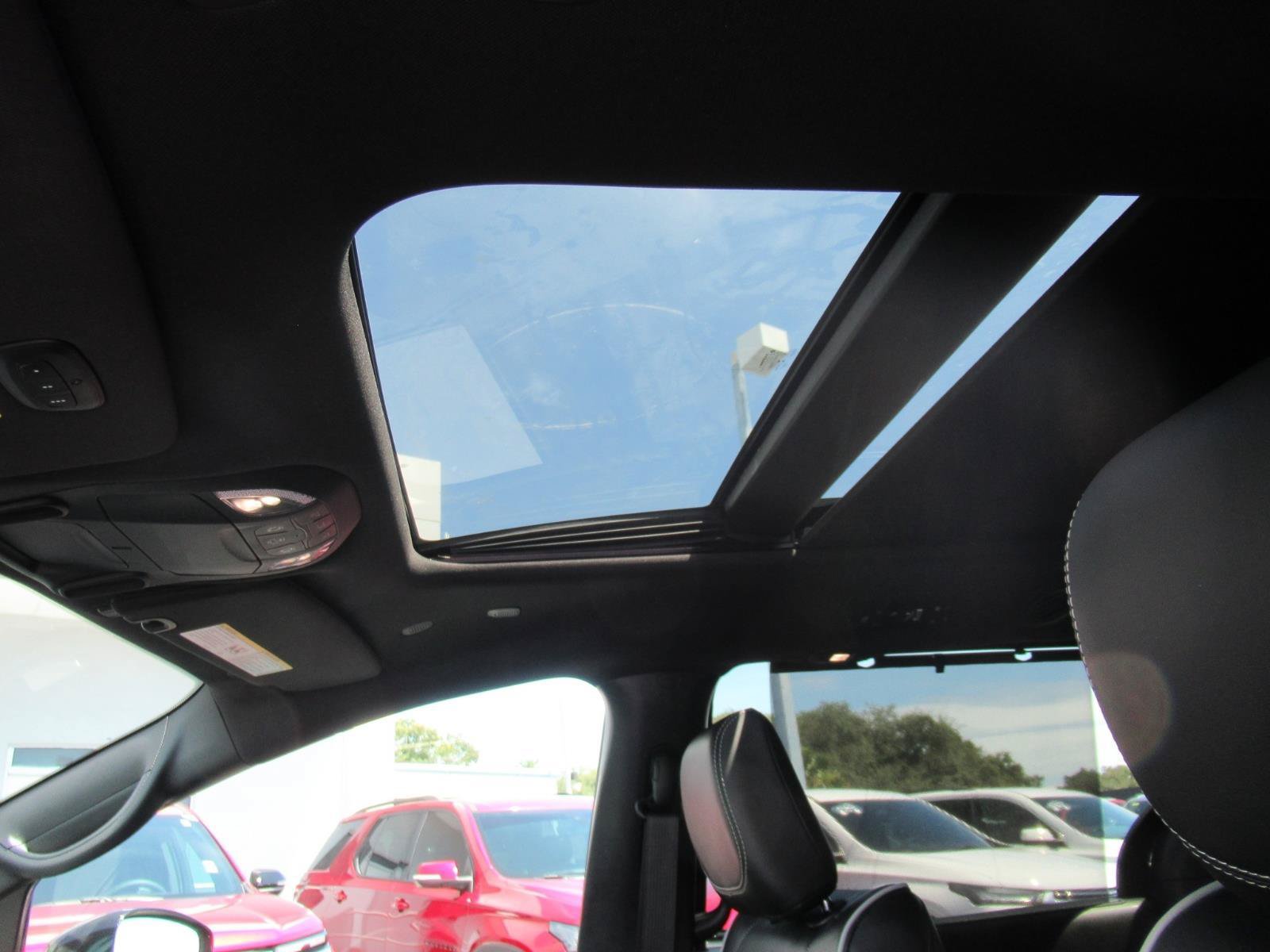 Used 2022 Chrysler Pacifica Limited w/ S Appearance Package FWD image 17