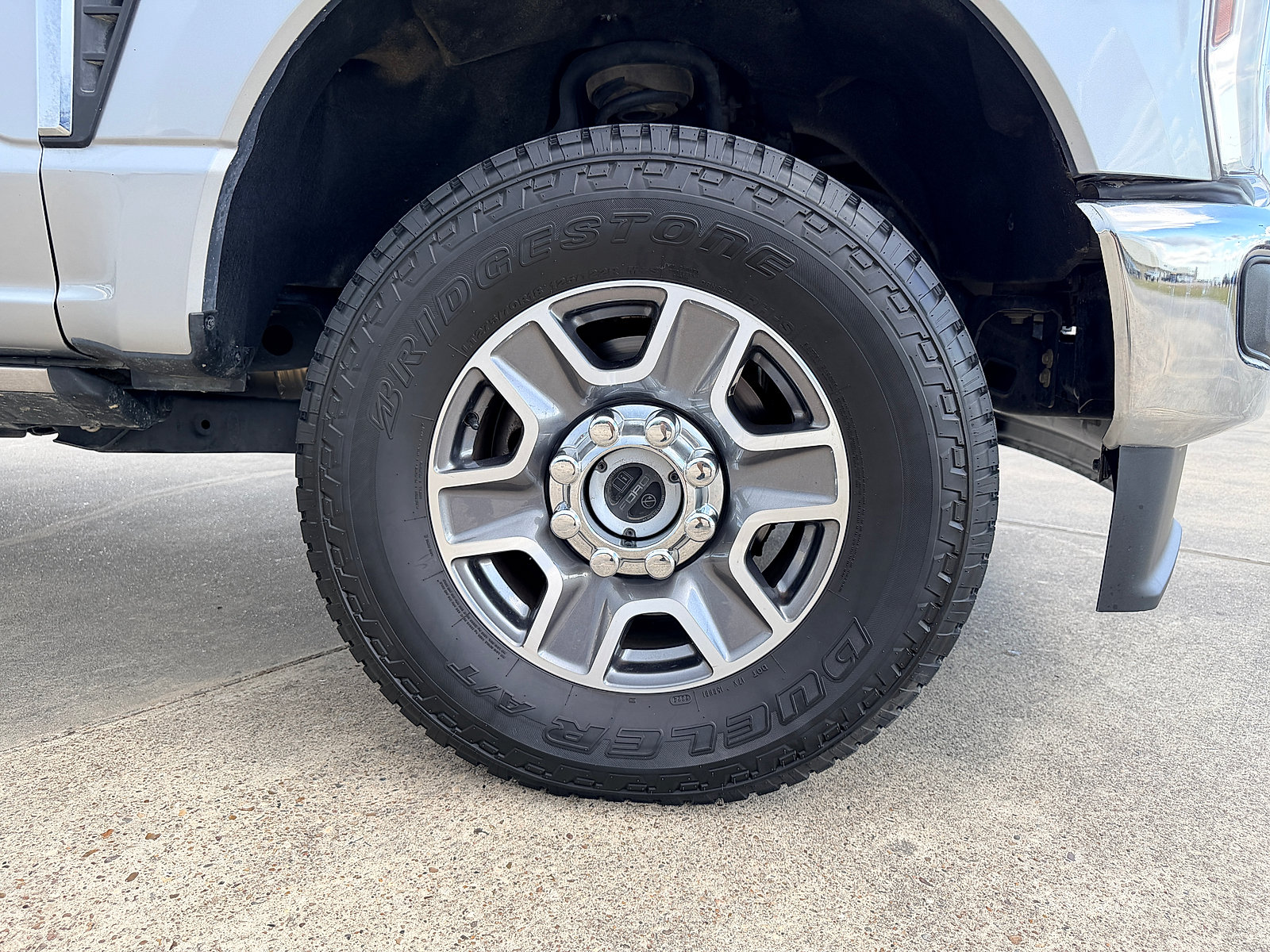 Used 2024 Ford F350 Lariat w/ FX4 Off-Road Package AWD/4WD image 9