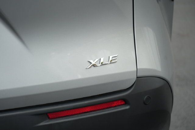 Used 2025 Toyota Sienna XLE FWD image 13