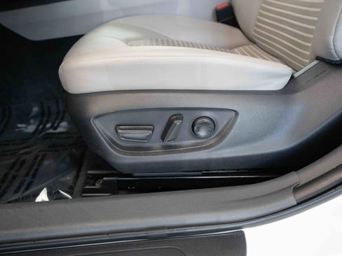 Used 2022 Toyota Camry SE image 12