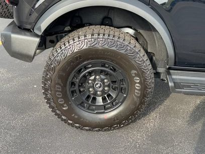 New 2026 Ford Bronco Outer Banks w/ Sasquatch Package