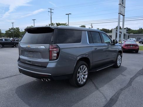 Used 2022 Chevrolet Suburban Premier AWD/4WD image 12