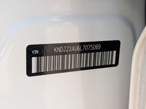 Used 2020 Kia Soul LX FWD image 28