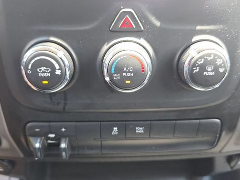 Used 2022 RAM 1500 Tradesman w/ Chrome Appearance Group AWD/4WD image 32