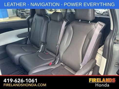 Used 2024 Kia Carnival EX FWD image 28