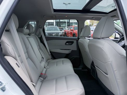 Certified 2023 Nissan Rogue SL FWD image 18