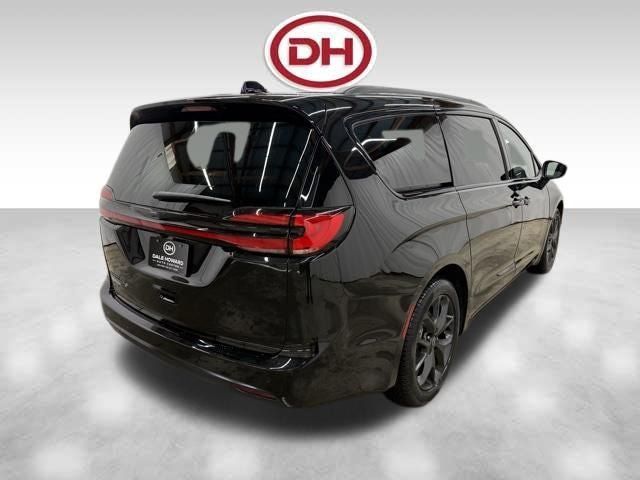 New 2026 Chrysler Pacifica Select w/ S Appearance Package FWD image 12